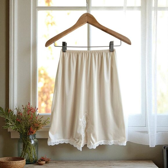 Vintage Greenco Maid Nylon Half Slip With Lace Trim Size S Made In USA - Picture 1 of 10